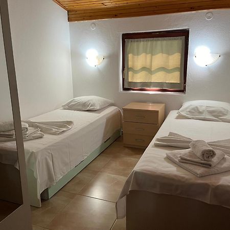Holiday Home Bratica Ulcinj Bagian luar foto