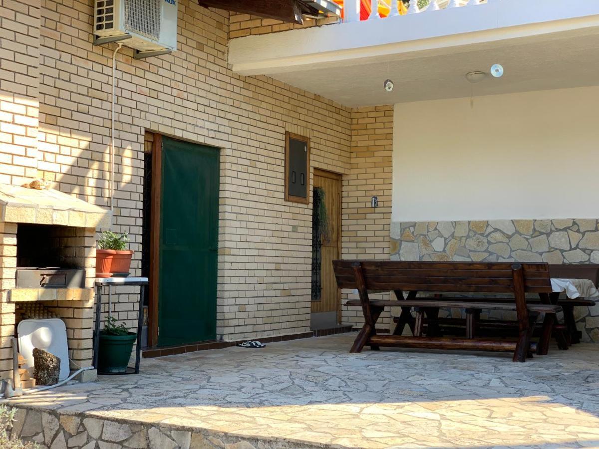Holiday Home Bratica Ulcinj Bagian luar foto