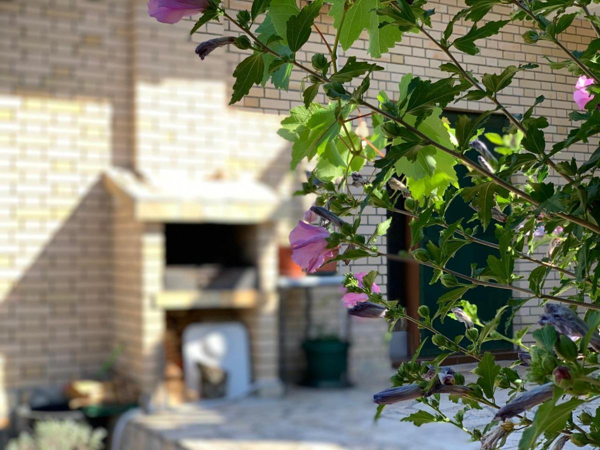 Holiday Home Bratica Ulcinj Bagian luar foto