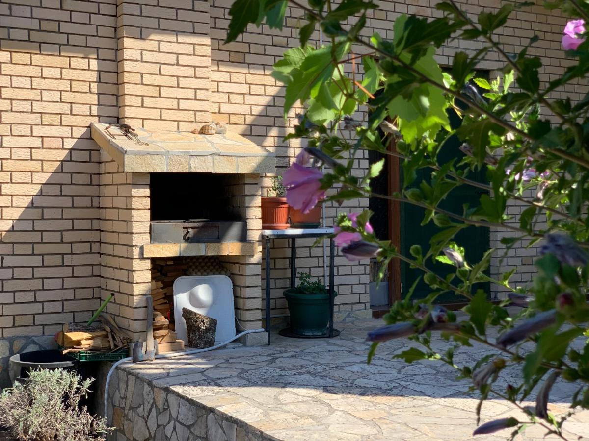Holiday Home Bratica Ulcinj Bagian luar foto